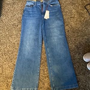 Alice and Olivia Jeans , straight legged